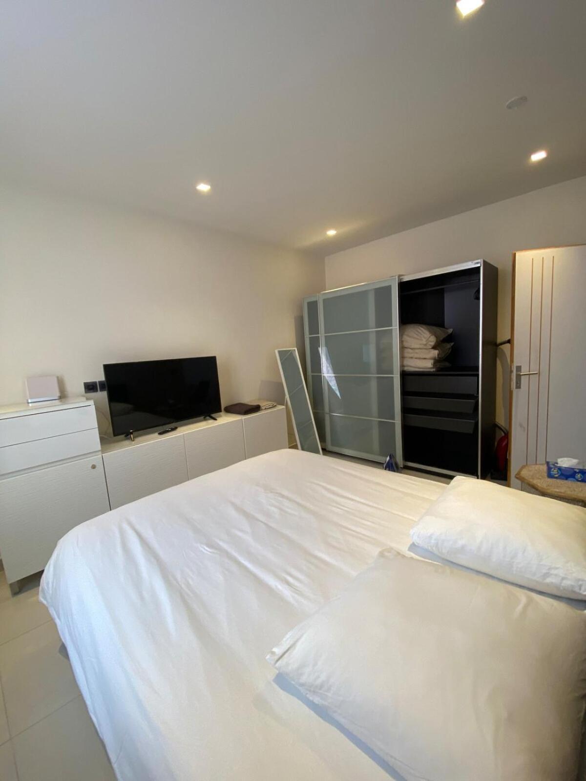 Cap D Ail 2 Pieces Proches Monaco Et *